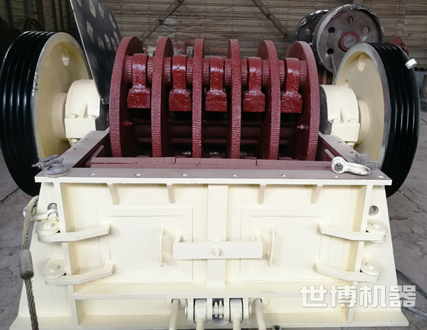 重锤式破碎机的内部 重锤式破碎机的内部