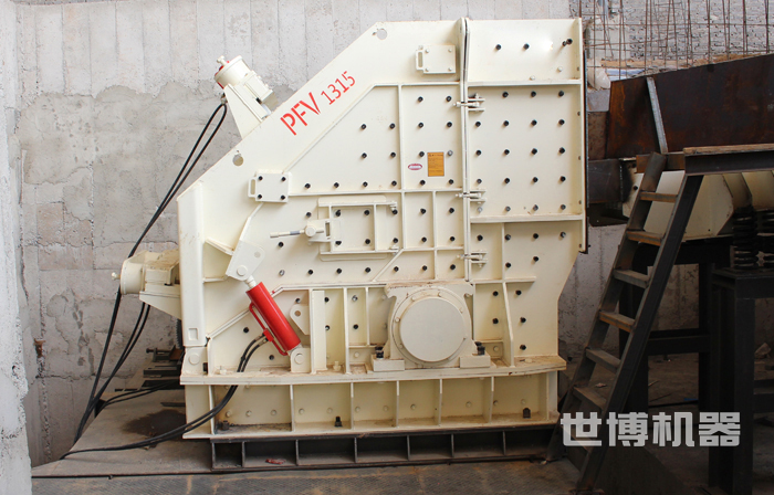 大型反击破PFV1315大型反击破安装现场 大型反击破PFV1315大型反击破安装现场