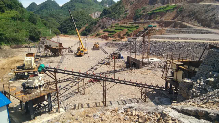 破碎生产线安装现场 破碎生产线安装现场